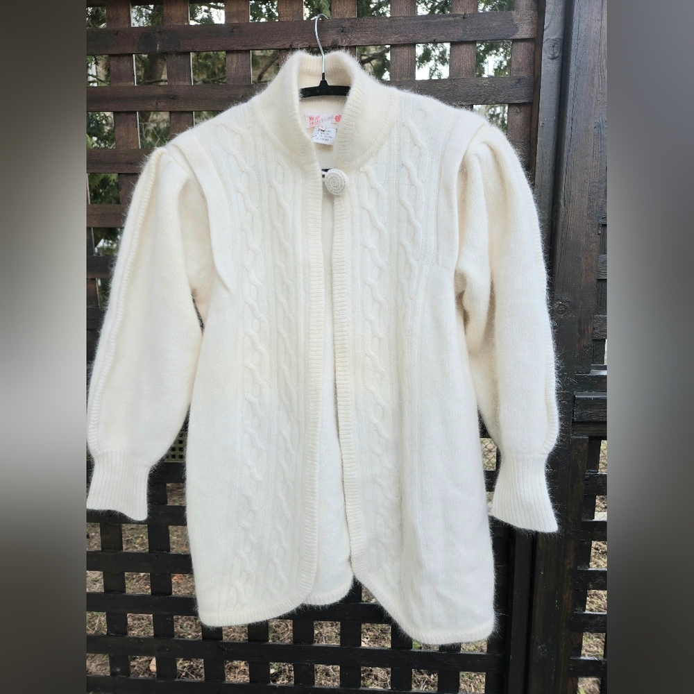 Pretty Pretty Vintage Wool Cardi - Picture 11 of 12